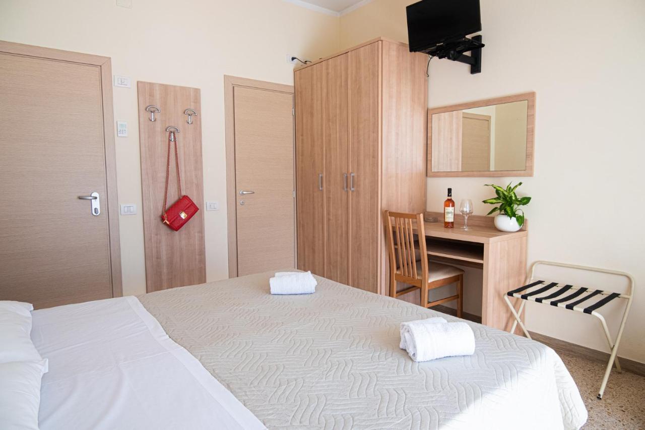 Hotel Cormoran Riccione Extérieur photo