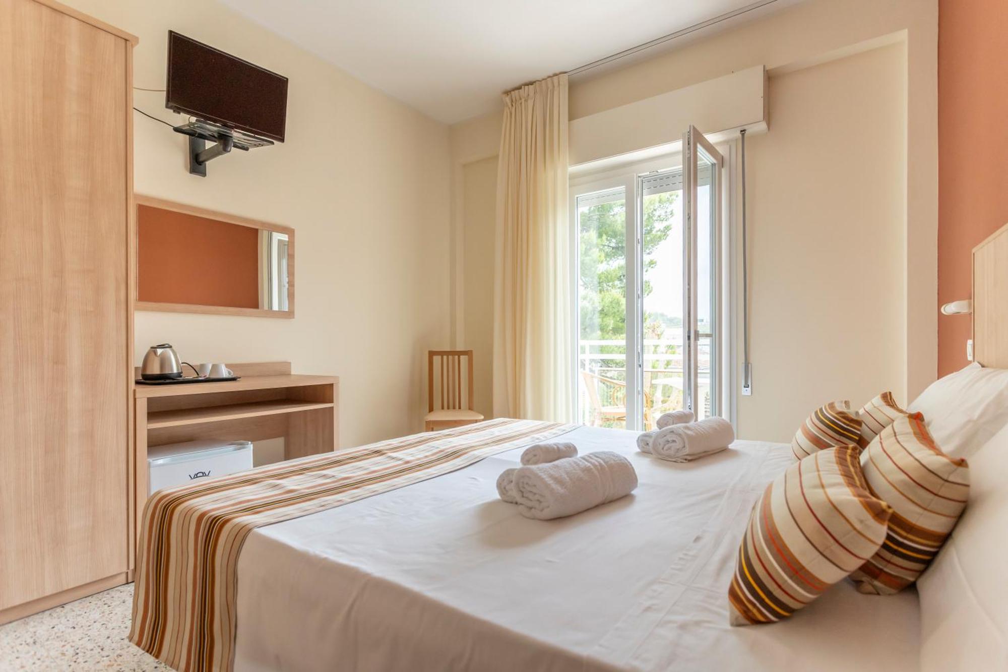 Hotel Cormoran Riccione Extérieur photo
