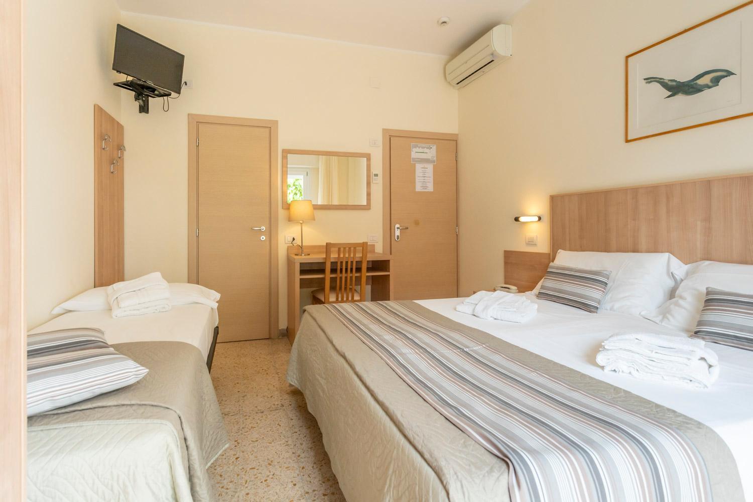 Hotel Cormoran Riccione Extérieur photo