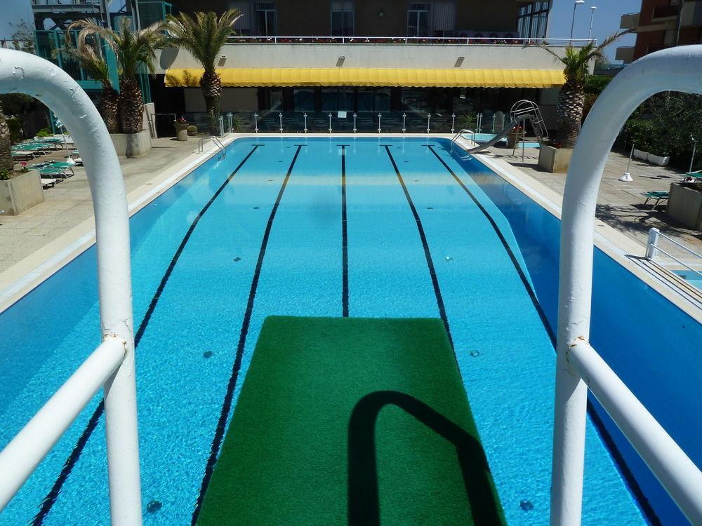 Hotel Cormoran Riccione Extérieur photo